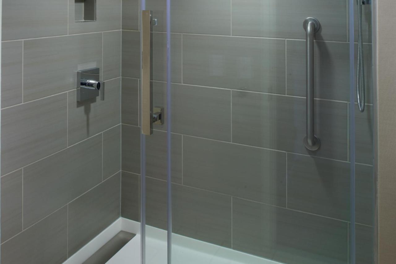Marriott East Lansing At University Place Bagian luar foto