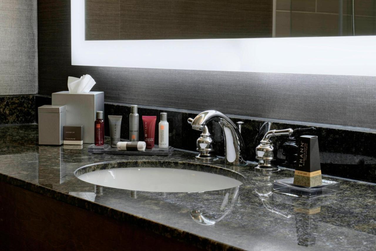 Marriott East Lansing At University Place Bagian luar foto