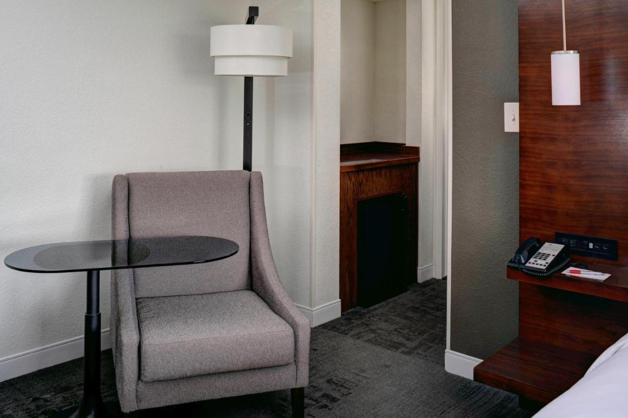 Marriott East Lansing At University Place Bagian luar foto