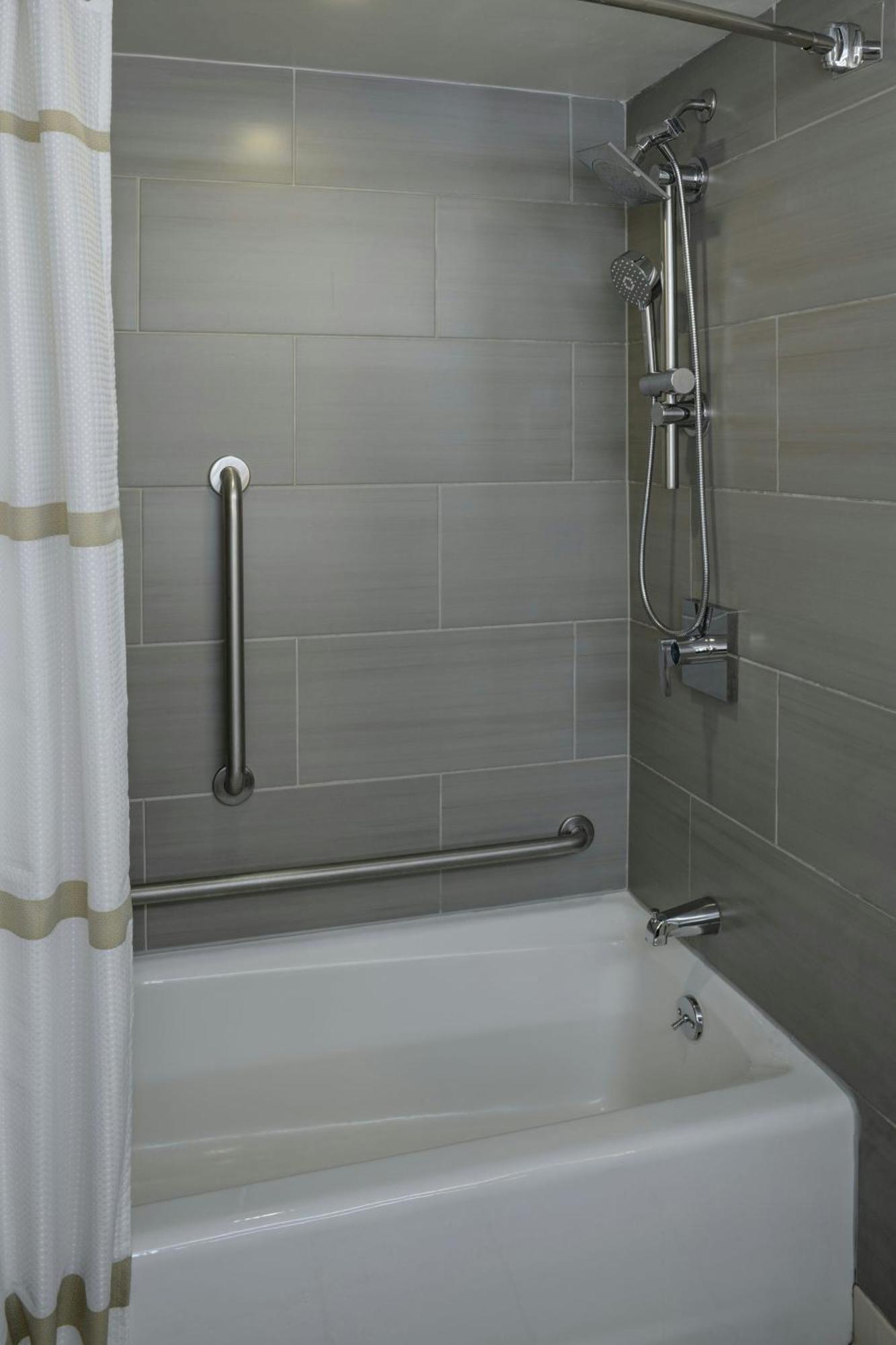 Marriott East Lansing At University Place Bagian luar foto