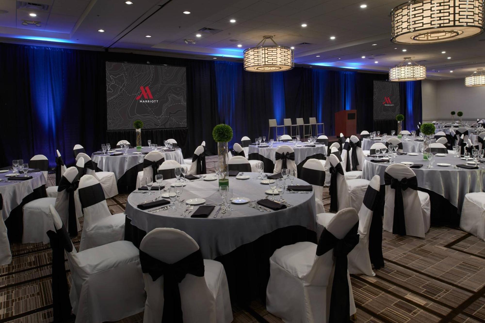 Marriott East Lansing At University Place Bagian luar foto